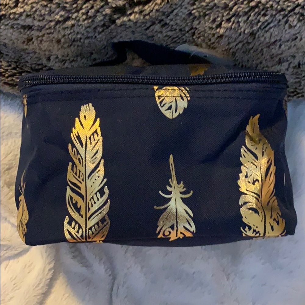 NWT traveling case